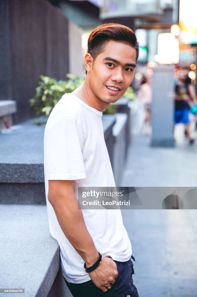 Retrato de un joven en la Plaza de Siam - Bangkok