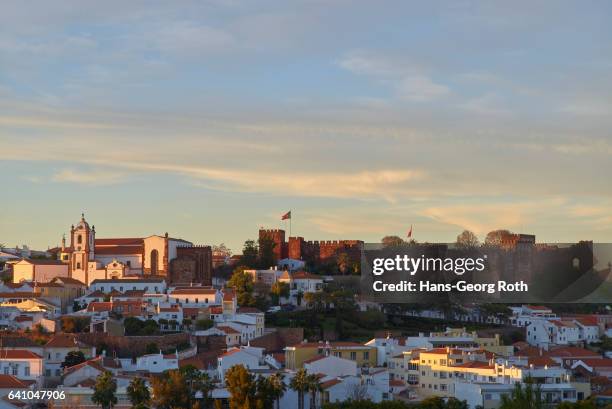 view of city panorama in evening light - silves portugal stock pictures, royalty-free photos & images