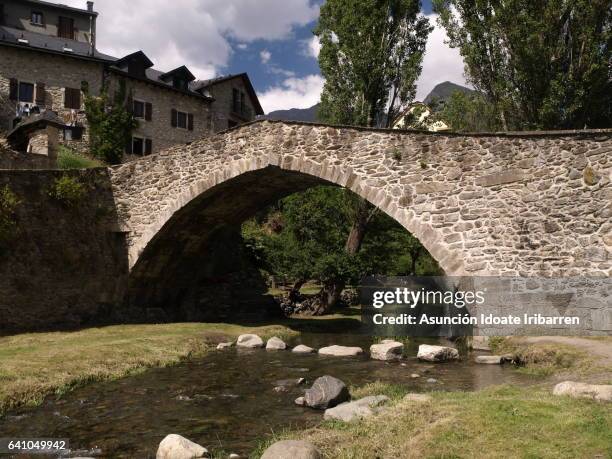 puente de sallent de gállego. - esquí stock pictures, royalty-free photos & images