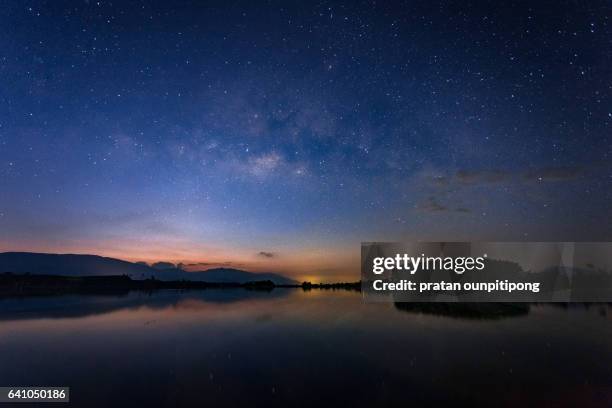 milky way over the lagoon - chanthaburi sea fotografías e imágenes de stock