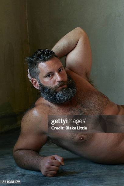 bearded shirtless man lying concrete floor - cabeludo imagens e fotografias de stock