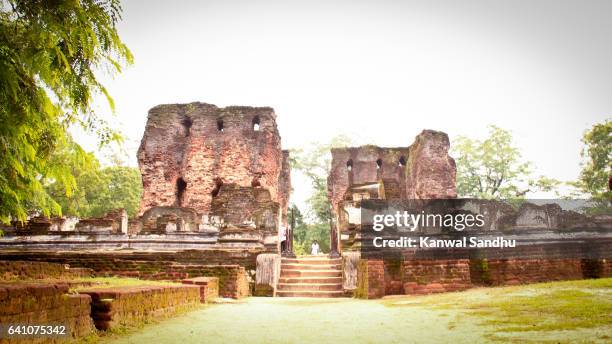 the palace of king parakramabahu the great - sigiriya stock pictures, royalty-free photos & images