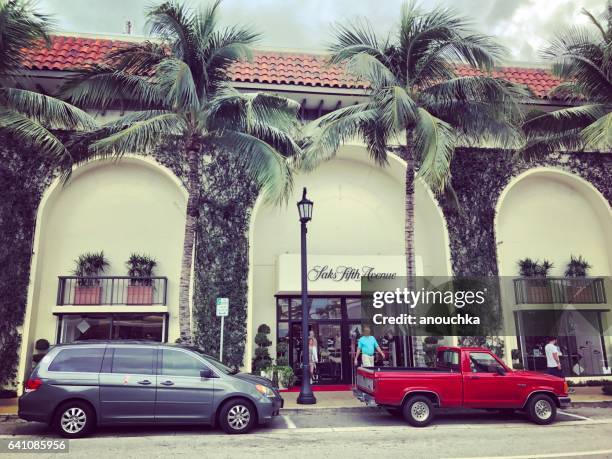 famous worth avenue, shopping street, palm beach, usa - worth avenue palm beach stock pictures, royalty-free photos & images