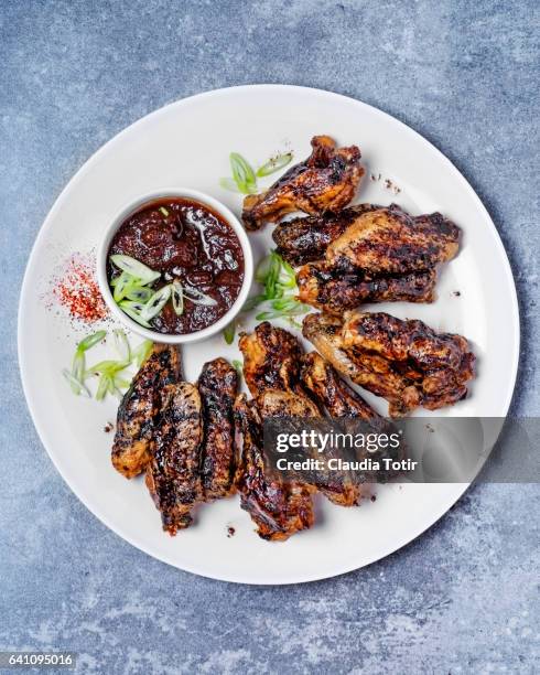 chicken wings - chicken wings plate stock pictures, royalty-free photos & images