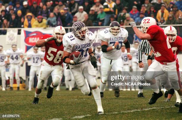 Runningback Dan Pugh of Mount Union races for a 10-yard gain against St. John's University during the Division III Men's Football Championship/Amos...