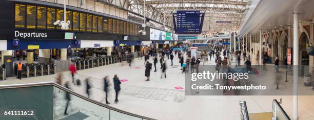 waterloo station, london - estação de trem de waterloo - fotografias e filmes do acervo