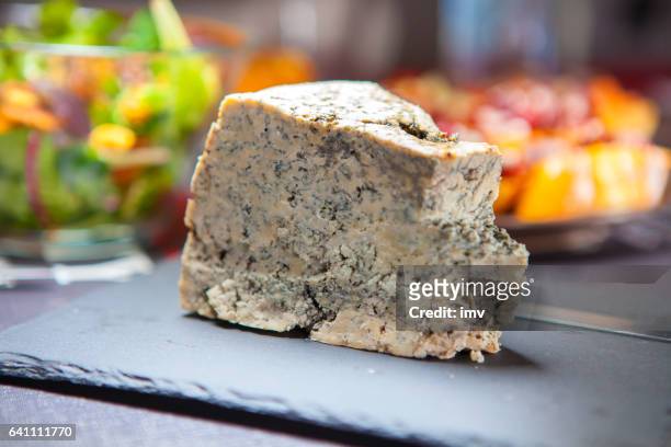 cabrales cheese in black background - asturias imagens e fotografias de stock