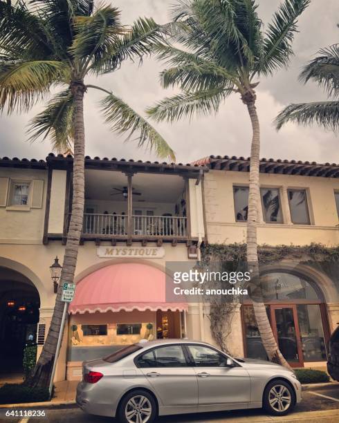 famous worth avenue, shopping street, palm beach, usa - worth avenue palm beach stock pictures, royalty-free photos & images