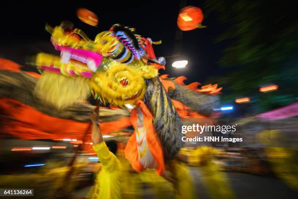 dragon dancing - tet stock-fotos und bilder