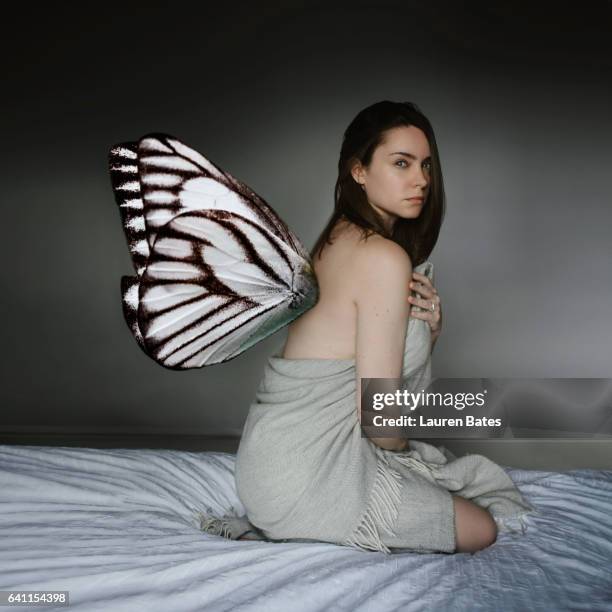 woman with wings - butterfly cocoon stockfoto's en -beelden