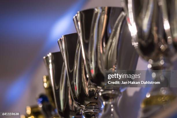 cups on shelf - awards 2017 imagens e fotografias de stock