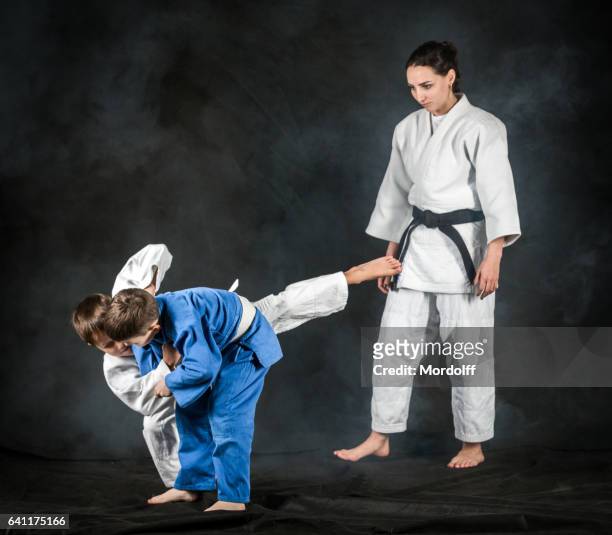 judo enfants formation - karateka photos et images de collection