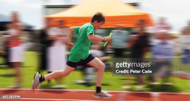 boy running in race - field day stock-fotos und bilder