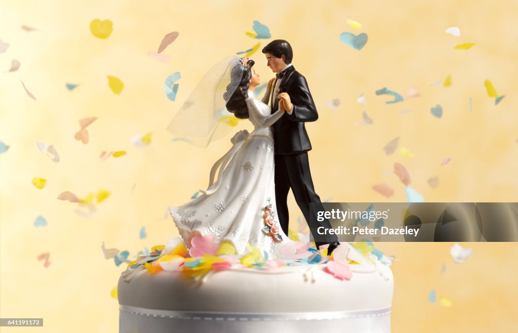 Dancing wedding cake figurines