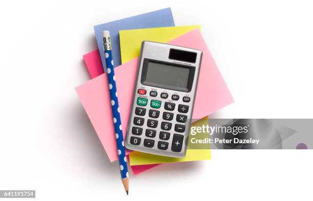 note pad, calculator and pencil - stationary 個照片及圖片檔