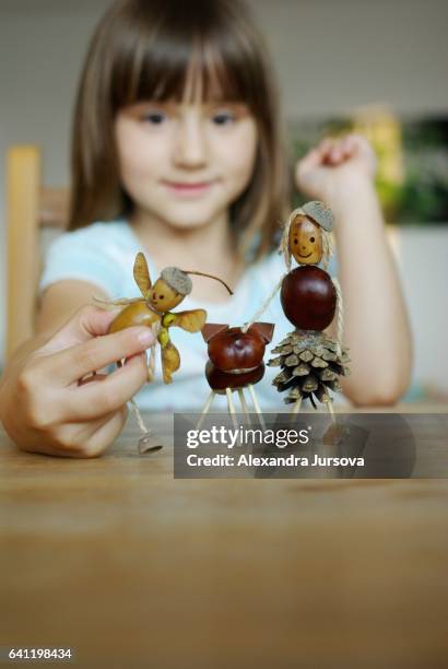 chestnut and acorn stick figures (children and creativity) - kastanie laubbaum stock-fotos und bilder