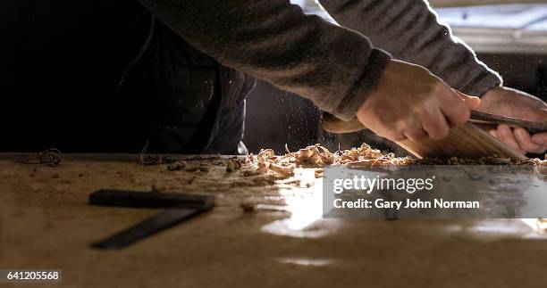 carpenter working in his workshop - wood section fotografías e imágenes de stock