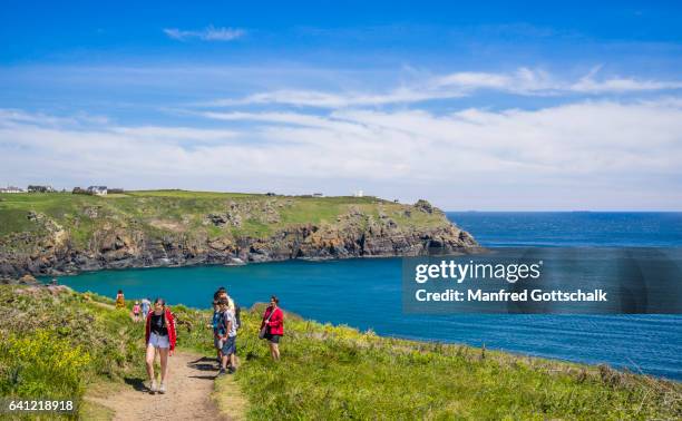 housel bay lizard peninsula - south west coast path stock-fotos und bilder