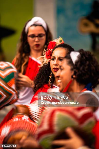 participants of the maracatu group odé da mata stage the maracatu - foco seletivo stock pictures, royalty-free photos & images