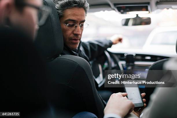 business people talking to taxi driver - taxifahrer stock-fotos und bilder