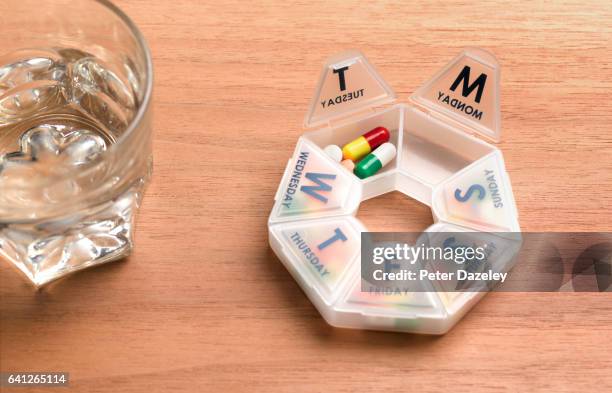 weekly pill organiser and dispenser daily routine - pill container stock pictures, royalty-free photos & images