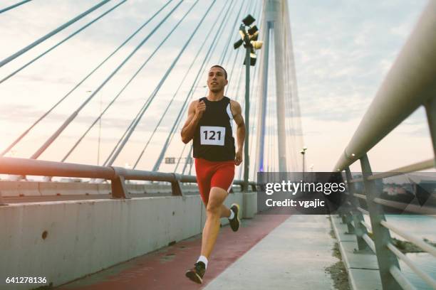 corredor de maratón - fun run fotografías e imágenes de stock