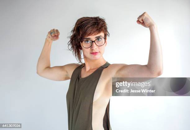 strongsmartfemale - sleeveless 個照片及圖片檔