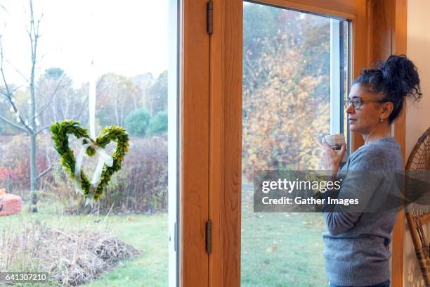 autumn pleasures - heart vs mind stockfoto's en -beelden