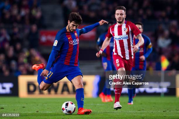 Andre Gomes of FC Barcelona plays the ball next to Saul Niguez of Atletico de Madrid during the Copa del Rey semi-final second leg match between FC...