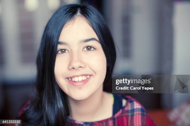 portrait of young girl - fémina foto e immagini stock