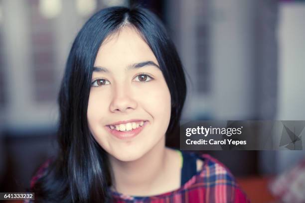 portrait of young girl - gente común y corriente stock pictures, royalty-free photos & images