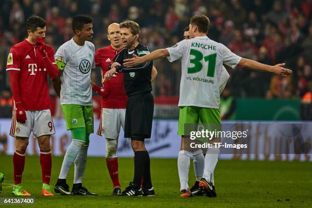 Robert Lewandowski of Bayern Muenchen , Luiz Gustavo of Wolfsburg , Arjen Robben of Bayern Muenchen , speak with referee Jochen Drees and Robin...