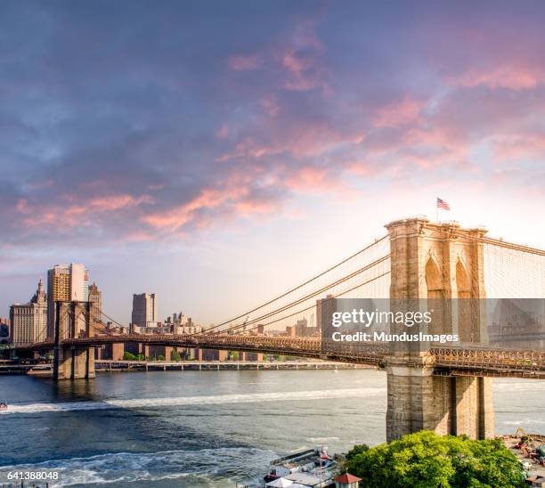 manhattan skyline at sunset - new york city bridge stock pictures, royalty-free photos & images