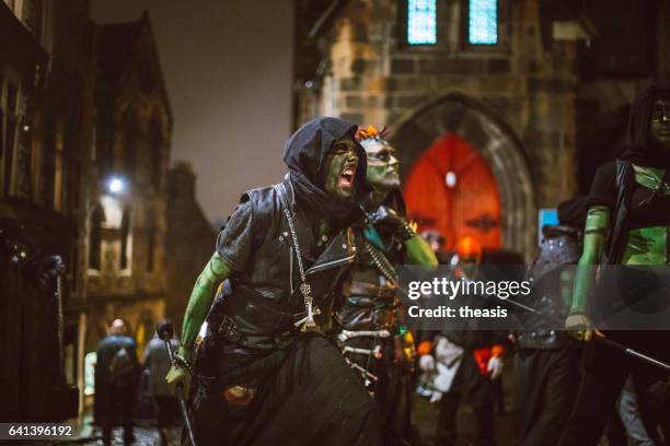 samhuinn vuur festival op halloween in edinburgh - samhuinn stockfoto's en -beelden