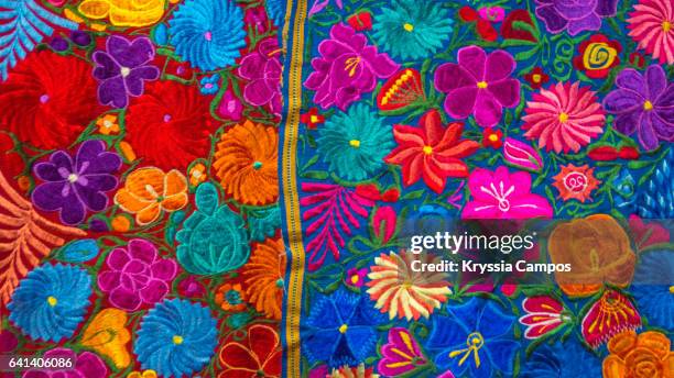 hand woven patterned tablecloths for sale at atitlan guatemala - brocado fotografías e imágenes de stock