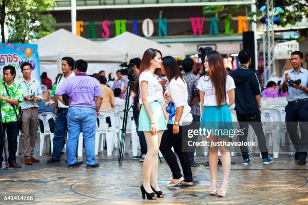 talking thai girls and police education event at victory monument - gehweg stock pictures, royalty-free photos & images