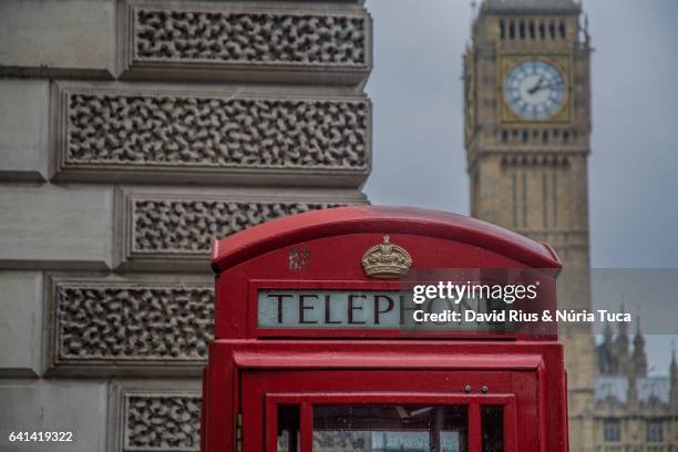 telephone booth in london - red tube stock pictures, royalty-free photos & images