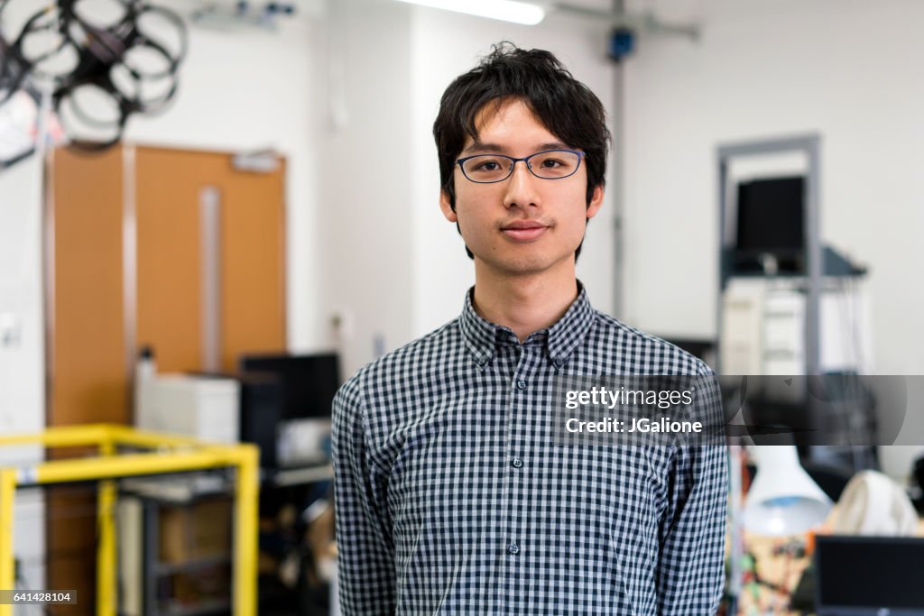 Retrato de um estudante de engenharia confiante