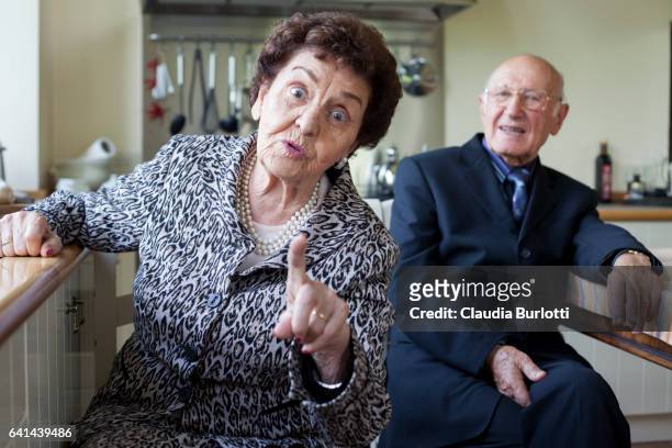 old couple in the kitchen - gesturing foto e immagini stock