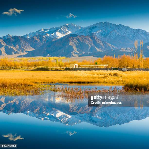 panorama d’une vue nature et du paysage en inde ladakh leh - distrikt leh photos et images de collection