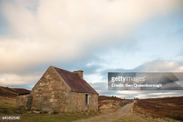 a highland bothy hut in the cairngorm national park, scotland - bothies stock pictures, royalty-free photos & images