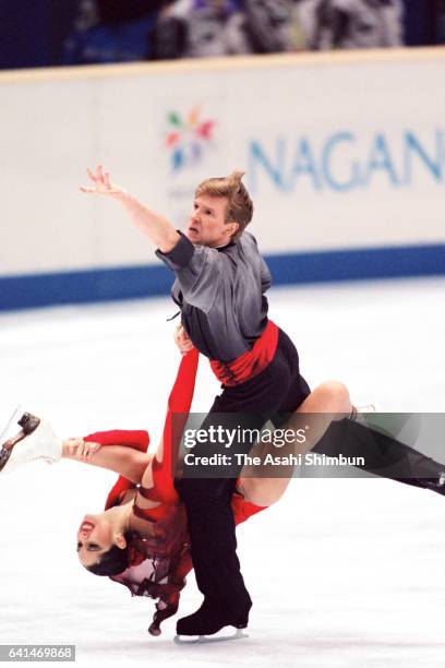 Anjelika Krylova and Oleg Ovsyannikov of Russia compete in the Ice Dance Free Dance during day nine of the Nagano Winter Olympic Games at White Ring...