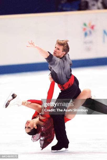 Anjelika Krylova and Oleg Ovsyannikov of Russia compete in the Ice Dance Free Dance during day nine of the Nagano Winter Olympic Games at White Ring...