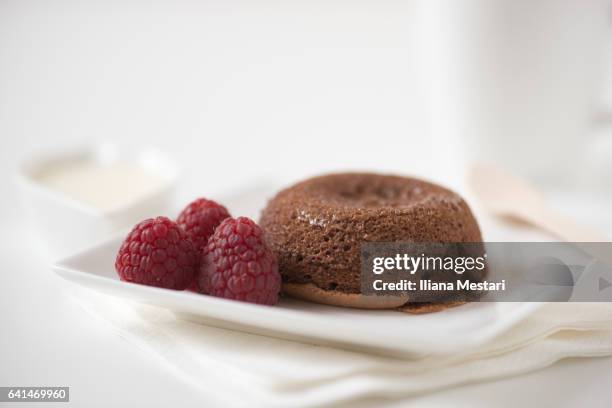 fondant au chocolat - fait maison stock pictures, royalty-free photos & images