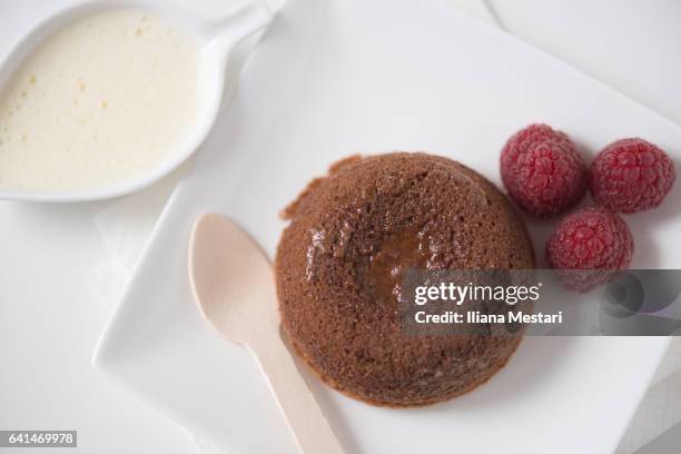 fondant au chocolat - fait maison stock pictures, royalty-free photos & images