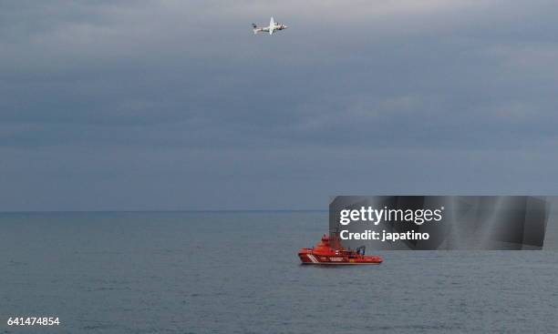 maritime rescue operation - migrants rescued in the mediterranean sea stock pictures, royalty-free photos & images