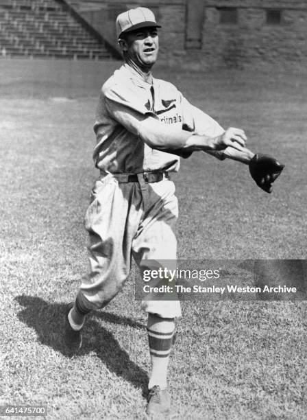 Grover C. Alexander of the St. Louis Cardinals throwing the baseball, circa 1929