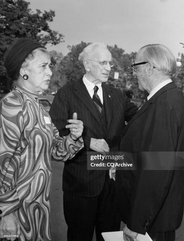 Old timers meet at the Capitol
