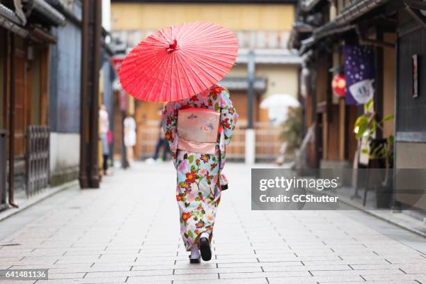 following tradition and my cultures - geisha japan bildbanksfoton och bilder