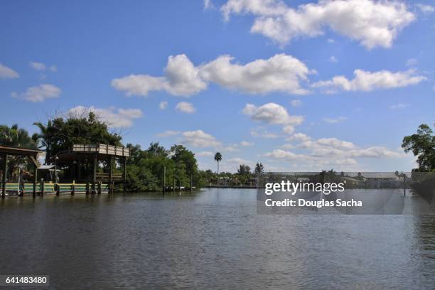 everglades city from chokoloskee bay, florida, usa - baía de biscayne imagens e fotografias de stock